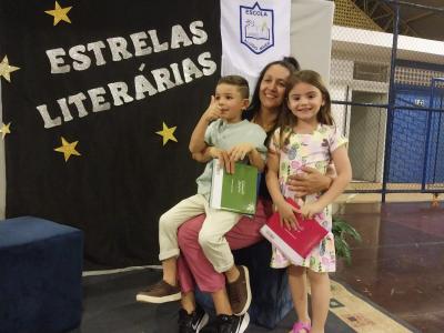 Noite de Autógrafos dos alunos do Jardim 2 da Escola Aluísio Maier foi um verdadeiro sucesso